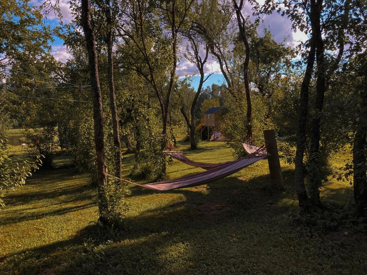 Penzion Starp Debesim Un Zemi Krāslava Exteriér fotografie